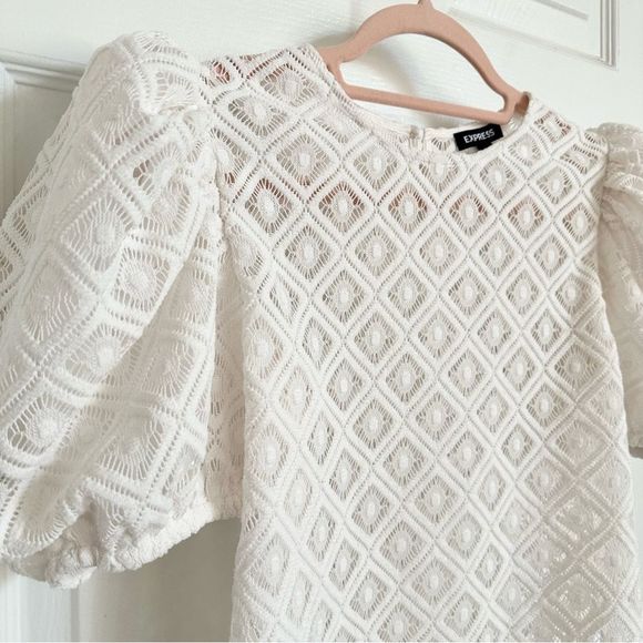 White lace Express puffed sleeve top - Picture 2 of 4